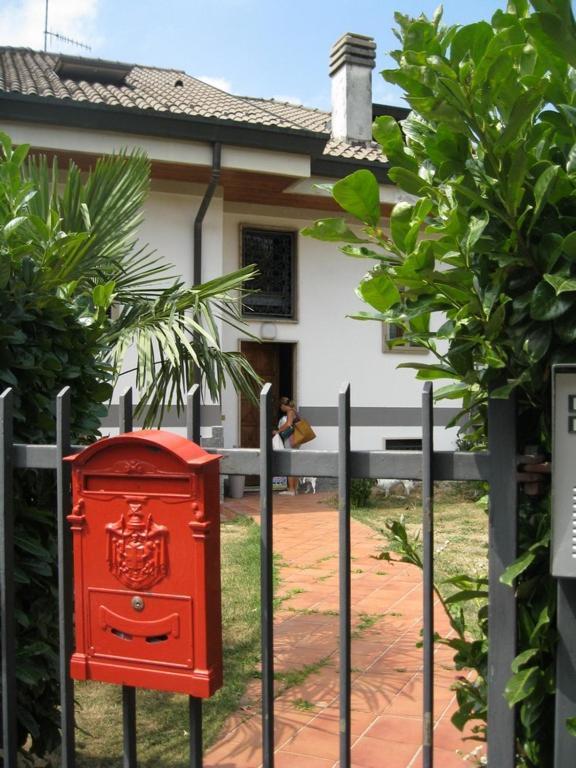 Malnate La Casa Dei Pini Bed & Breakfast エクステリア 写真