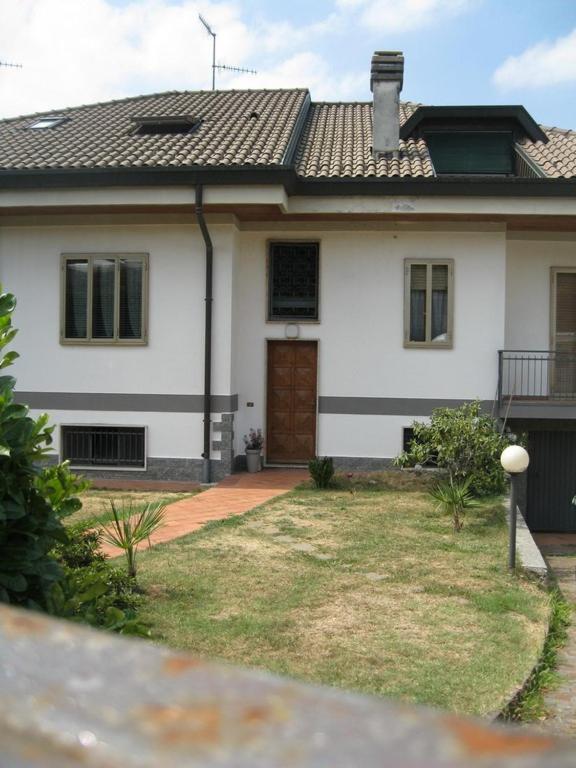 Malnate La Casa Dei Pini Bed & Breakfast エクステリア 写真